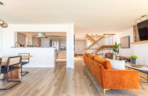 Sand Section House | Oceanfront 4 Bdrm on The Strand, Manhattan Beach