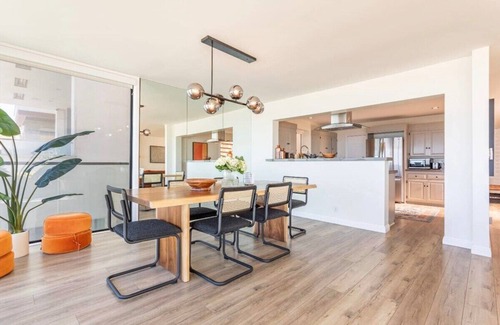 Sand Section House | Oceanfront 4 Bdrm on The Strand, Manhattan Beach