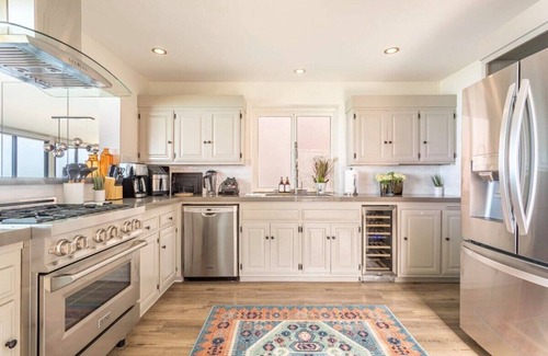 Sand Section House | Oceanfront 4 Bdrm on The Strand, Manhattan Beach