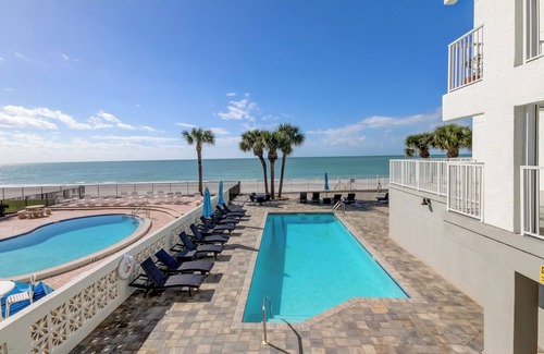 North Redington Beach Condo | OCEANFRONT 4b/3ba St. Pete/Clearwater. Heated Pool. Patio. Paddleboards