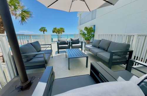 North Redington Beach Condo | OCEANFRONT 4b/3ba St. Pete/Clearwater. Heated Pool. Patio. Paddleboards