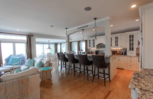 Barnstable House | Oceanfront 5BR/5BA Home directly on it's own private beach-Weekly bookings only