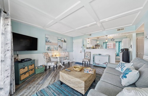 North Carolina Coast Condo | OCEANFRONT BALCONY CONDO W/POOL & HIGH-SPEED WI-FI - PERFECT FOR COUPLES