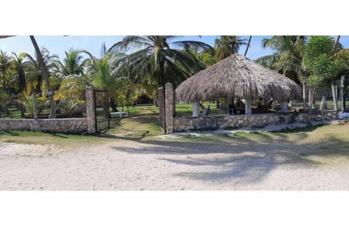 El Porvenir Cabin | Oceanfront cabin! Private beach