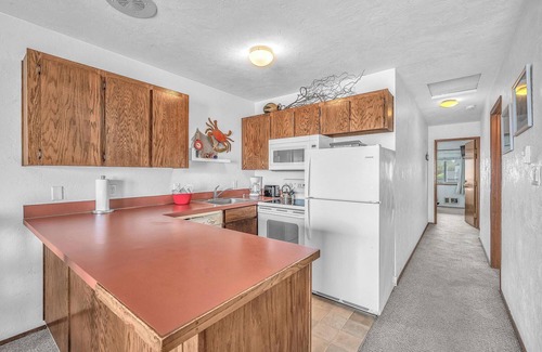 Newport Condo | Oceanfront Condo Amazing Views, Charming Nautical Theme, Covered Deck