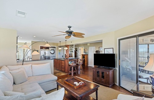 Isle of Palms Condo | Oceanfront Condo in WILD DUNES! Fully Renovated with Rooftop Balcony!