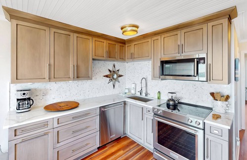 Isle of Palms Condo | Oceanfront Condo with Private Balcony!