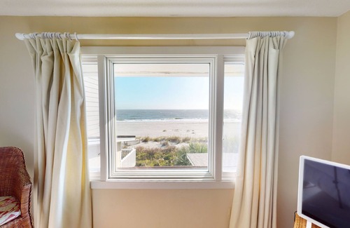 Isle of Palms Condo | Oceanfront Condo with Stunning Ocean Views located in Wild Dunes