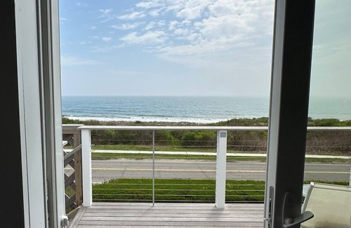 Montauk Condo | Oceanfront Corner Unit Condo in Beautiful Montauk - steps to beach and town!