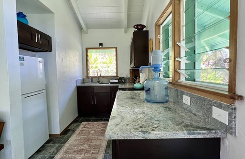 Opihikao Cottage | Oceanfront Cottage in Scenic 'Old Hawaii' - the Original Rainbow Dreams Cottage