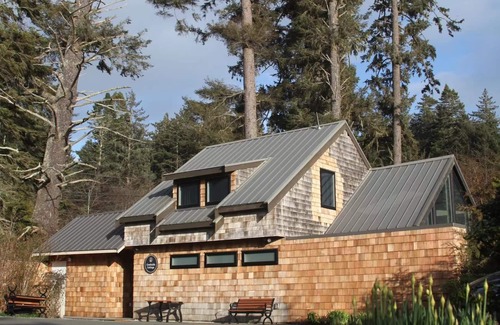 Otter Point Cottage | Oceanfront Cottage: Where Natural Beauty Meets Modern Comfort