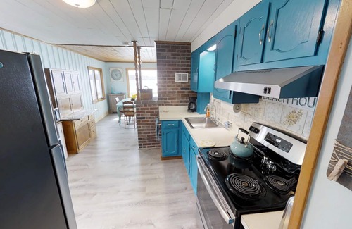 Mid-Coast and Islands House | Oceanfront cottage with stunning sunrises over the Cribstone Bridge