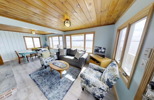 Mid-Coast and Islands House | Oceanfront cottage with stunning sunrises over the Cribstone Bridge
