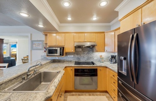 Outer Richmond Condo | OCEANFRONT Direct VIEW at the beach/balcony/elevator