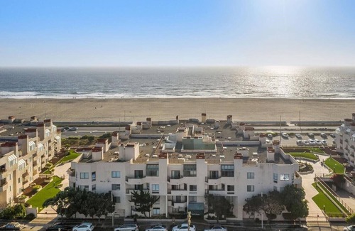 Outer Richmond Condo | OCEANFRONT Direct VIEW at the beach/balcony/elevator