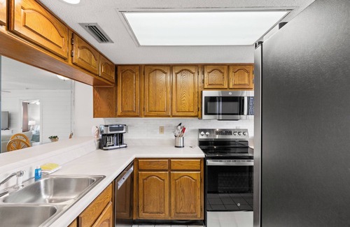 Lower Grand Lagoon Condo | Oceanfront Escape Commodore 1002, 1BR Condo with Balcony & Seasonal Savings