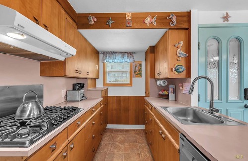 Nelscott House | Oceanfront home, beach view with direct beach access in the hear of Lincoln City