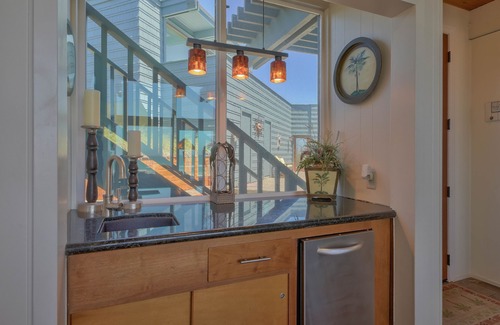 Watsonville House | Oceanfront Home & Guesthouse - Panoramic Views