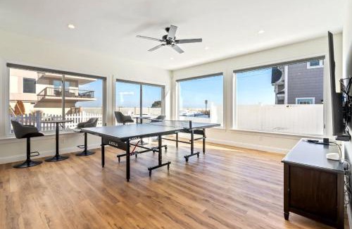 Ocean Park House | Oceanfront Home Beach Access Deck & Ping Pong