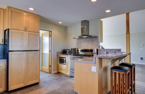 Bayshore House | Oceanfront Home with Bay Views, Free WiFi, Gas Grill & Gas Fireplace