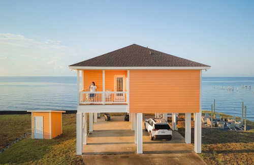 Ocean Springs House | Oceanfront, Hot tub, Firepit, Kayaks, Dog-Friendly