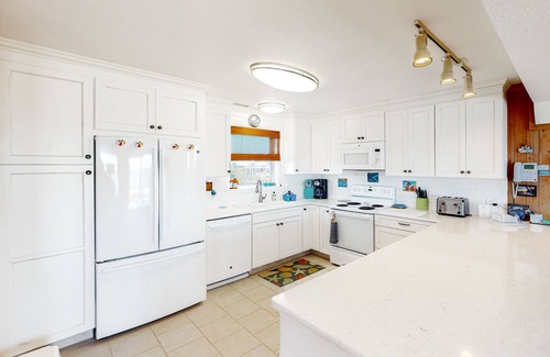 Avon House | Oceanfront House with Private Hot Tub, Ocean View, Shared Pool, Free WiFi, & A/C