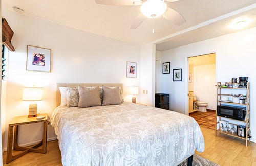 Kapoho Bed & Breakfast | Oceanfront in Hilo Hale Kai Suites Heritage Room - Queen Bed, Private Bath