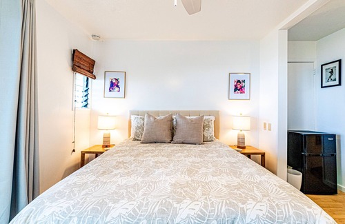 Kapoho Bed & Breakfast | Oceanfront in Hilo Hale Kai Suites Heritage Room - Queen Bed, Private Bath