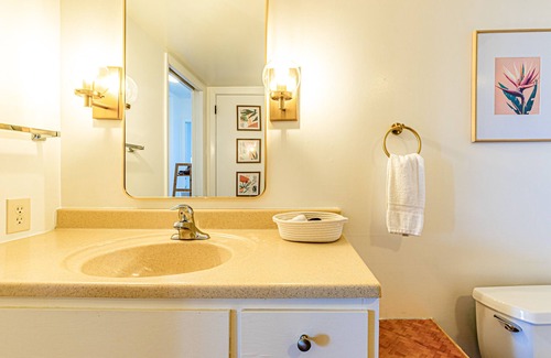 Kapoho Bed & Breakfast | Oceanfront in Hilo Hale Kai Suites Heritage Room - Queen Bed, Private Bath