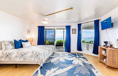 Kapoho Bed & Breakfast | Oceanfront in Hilo Hale Kai Suites - Moana Room - King Bed, Private Bathroom