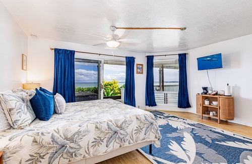 Kapoho Bed & Breakfast | Oceanfront in Hilo Hale Kai Suites - Moana Room - King Bed, Private Bathroom