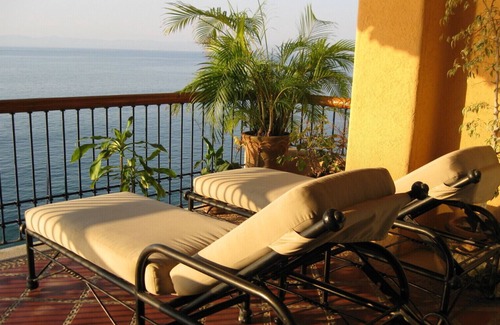 South Shore Hotel Area Condo | Oceanfront Luxury Condo - Exclusive South Shore