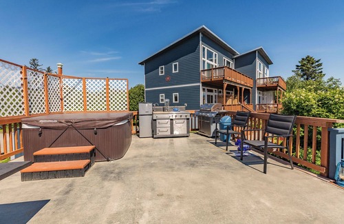 Nikolaevsk Apartment | Oceanfront Luxury Suite Overlooking Kachemak Bay and Homer Spit!