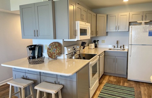 Duck Condo | OCEANFRONT! Newly renovated 2BD/2Bath in Duck, NC