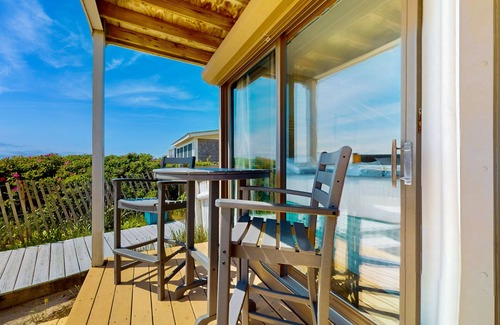 North Truro Apartment | Oceanfront oasis with kitchenette, bay-view patio & AC - dog-friendly