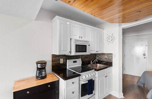 Myrtle Beach Condo | Oceanfront Relaxation at St Clements w/Pool