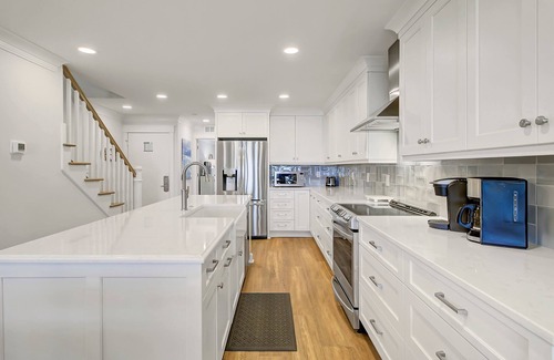 Pelican Bay House | Oceanfront, Renovated w/screened porch & community pool - 33 Beach Club