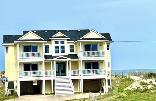 Carova Beach House | OceanFront Row,Private Pool,New Hottub,Sleeps 16,PetFriendly,Beachfront&Updates!