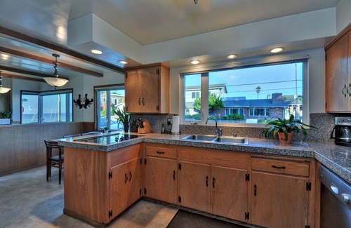 Westside Santa Cruz House | OCEANFRONT@ SANTA CRUZ BEACH *Complete Privacy* Backyard, Beach, Views, DOG OK!