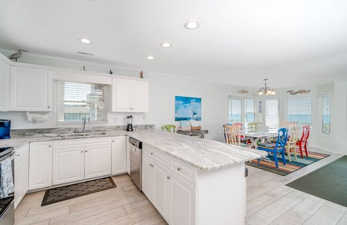 Emerald Isle House | Oceanfront stunner in Emerald Isle