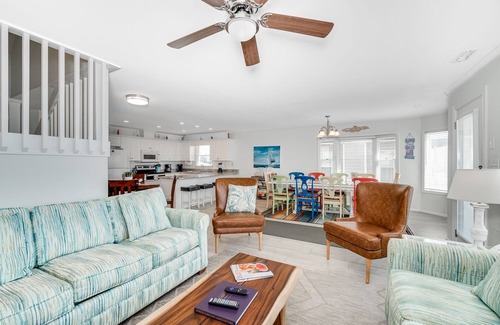 Emerald Isle House | Oceanfront stunner in Emerald Isle