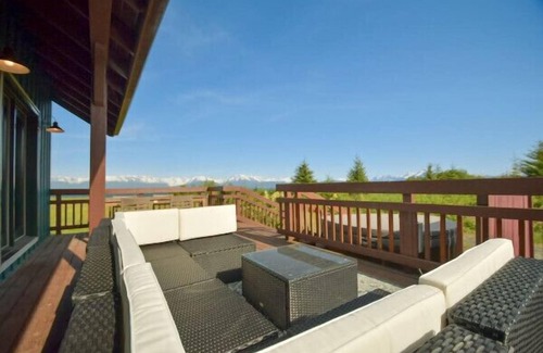 Homer House | Oceanfront Timber Home on the Bluffs of Kachemak Bay with Hot Tub ♨️✨🌊🦅🌲🫎⛴️