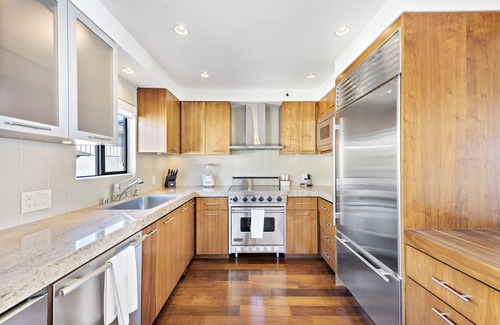 Blue Lagoon House | Oceanfront townhome Victoria Beach Walk to the Montage