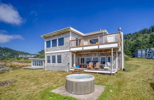 Yachats House | Oceanfront Upper Level Duplex in the heart of Yachats
