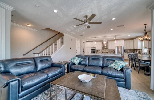 Indian Rocks Beach House | ♥ OCEANFRONT VIEW ♥ BEACHFRONT CONDO ♥ NEW ♥ U2 ♥