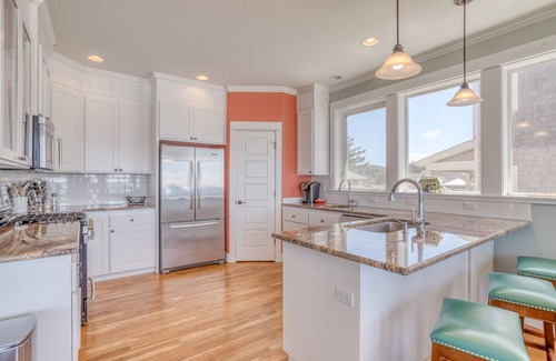Nelscott House | Oceanfront With Speculator Views, Hot Tub, Steam Shower & Community Pool!