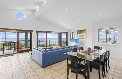 East Ballina House | Oceanic 3 - Luxury Apartment with Stunning Ocean Views & Wifi
