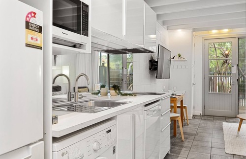 Sorrento Apartment | OCEANIC 9 BEACH APARTMENT, LOVE! COUPLES, FUNCTIONS, WEDDINGS, SORRENTO
