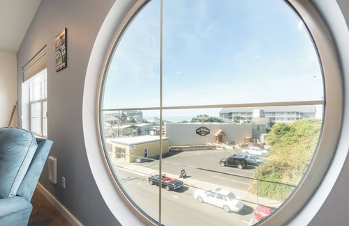 Newport Apartment | Oceanic Mirage - Newly Remodeled Family Friendly Ocean View