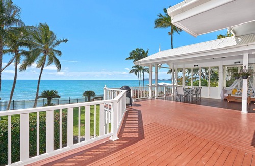 Holloways Beach House | Oceans Edge, ocean and beach at your doorstep